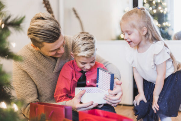 Encourager son enfant à apprécier ses cadeaux