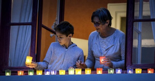 Fête des Lumières de Lyon : Illuminez votre soirée avec des bougies et récipients personnalisables